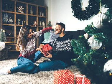 Weihnachts-Entspannung : 1 Massage oder Behandlung nach Wahl