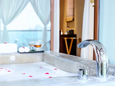 ¡Celebra el amor!: 1 noche romántica con bañera de hidromasaje en la habitación