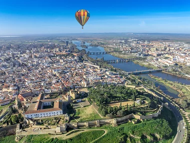 ¡Badajoz desde las alturas!: 1 vuelo en globo de 1h para 1 persona