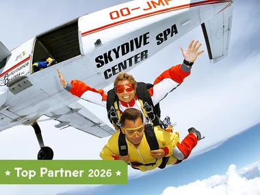 Saut en parachute en tandem avec Skydive Spa dans les Ardennes belges
