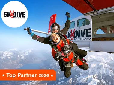 Saut en parachute en tandem avec un moniteur dans les Alpes Suisses pour 1 personne