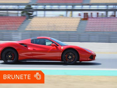 Conduce un Ferrari 488 en el Circuito de Brunete en Madrid