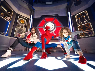 Ingresso data a scelta per 2 adulti e 2 bambini a 1 Parco Disneyland® Paris e 1 notte in hotel a Parigi