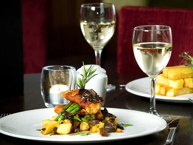 Weihnachten voller Geschmack: 1 Gourmet-Abendessen mit Getränken für 2 Feinschmecker