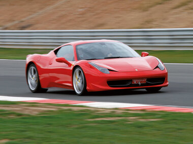 ¡Adrenalina al volante!: emoción conduciendo un Ferrari