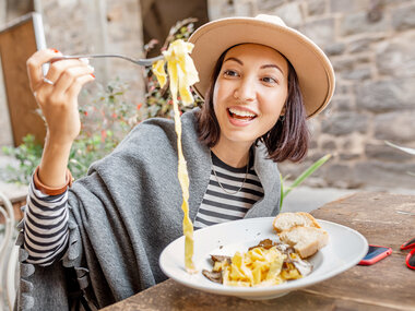 Caccia al tartufo con cani e menù a base di tartufi