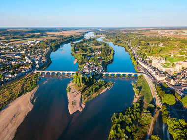 Vol en montgolfière en famille au cœur de la Touraine avec dégustation et visite de cave
