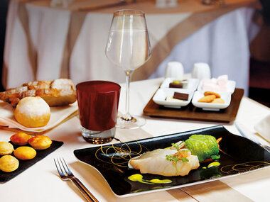 Adresses gastronomiques : repas 3 plats à la table d'un prestigieux restaurant en Provence