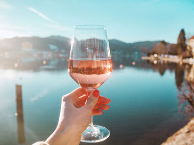 Serata in rosa: consegna di 3 bottiglie Rosé con Winelivery