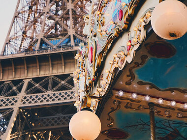 Visite guidée d'1h30 et billets coupe-file pour le sommet de la tour Eiffel pour 2 personnes