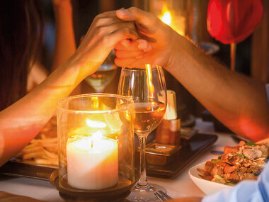 Idée de cadeau de Noël pour un couple de bons vivants : 1 dîner gastronomique avec boisson