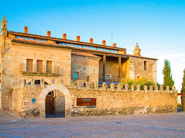Descubre Extremadura: 2 noches, desayuno y comida o cena en hospedería de 4*
