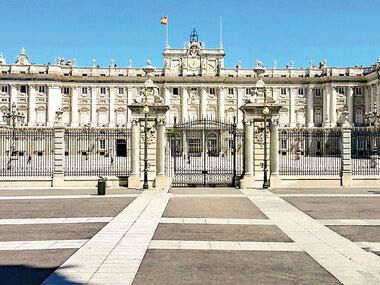 Tour guiado por el Palacio Real de Madrid y tapas para 2 personas