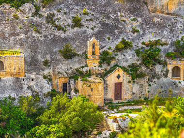 Tour guidato dei Sassi e delle Chiese rupestri di Matera con souvenir tipico per 2