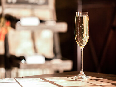 Aroma Wine Bar Enoteca: 2 pregiate bottiglie di Champagne
