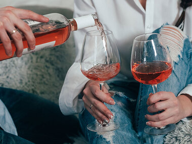Genuss pur: 3 Monate Abonnement inklusive Versand 2 Flaschen Rot-, 2 Weiss- und 2 Roséwein