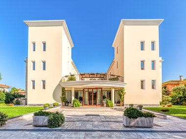 In Sardegna con relax e gusto: 1 notte con accesso Spa e piscina al 4* Hotel le Torri