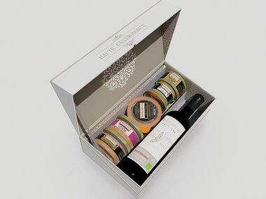 Assortiment artisanal à domicile : foie gras, terrines et vin rouge bio