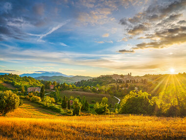 Nelle Marche con gusto: 1 notte con colazione e cena di 4 portate al Castello di Montegiove
