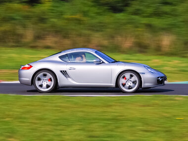 4 tours au volant d'une Porsche sur le circuit de Pau-Arnos