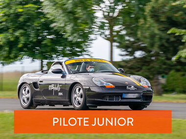 Stage de conduite junior : 2 tours de circuit en Lamborghini et 2 tours en Porsche pour 1 enfant