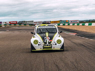 13 tours de piste en pilote et copilote d’une VW Fun Cup biplace à Mettet