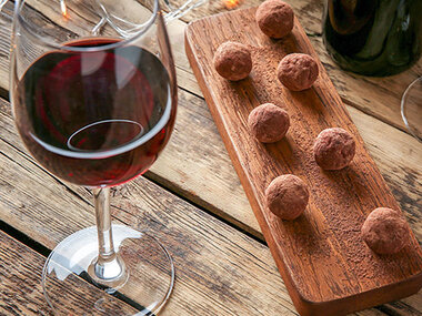 Choklad- och vinprovning för 2 med Sweden Wine Club