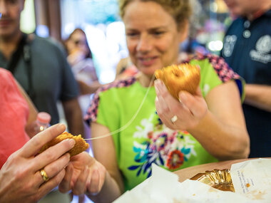 Street Food Tour di Catania con guida locale e degustazione di prodotti tipici per 2 persone