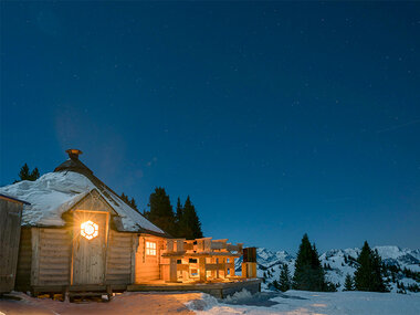 Visita ad un villaggio igloo a Davos Klosters con fonduta e vino per 2 persone