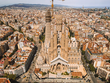 Esencia Gaudí: 1 entrada de adulto a la Sagrada Família, acceso prioritario, entrada a torre y audioguía