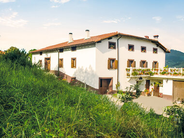 ¡De escapada al norte!: 1 noche con desayuno por Guipúzcoa