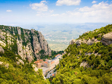 Montserrat Tour Panorámico: 1 vuelo compartido en helicóptero para 2 personas de 30-35 min