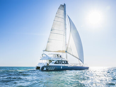 Croisière festive en catamaran pour 2 avec DJ et dîner 3 plats près de la Grande-Motte