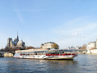 Découverte de Paris lors d’un dîner croisière Excellence sur la Seine pour 2 adultes