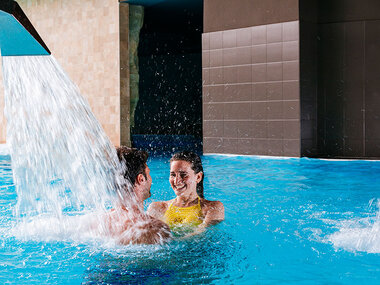 Divertimento e relax con 1 giornata ad Acquaworld e accesso Area Benessere per 2