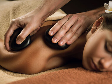 Détente en solo : 1 journée au spa avec massage aux pierres chaudes à Loèche-les-Bains