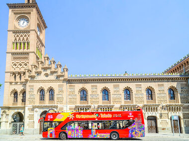 City Sightseeing Toledo: 1 tour en bus turístico, entrada al Alcázar y tirolina