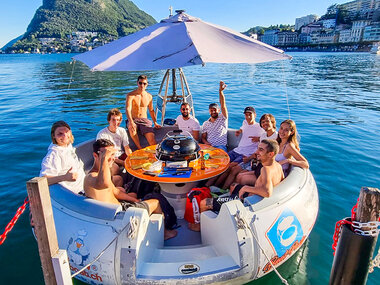 Brunch sul Lago di Lugano in una barca donut per 2 persone (2h)