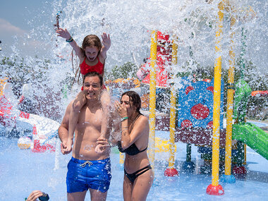 Acquaworld con mamma e papà: ingresso giornaliero per 2 adulti e 1 bambino