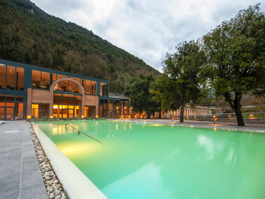 Ingresso alla Spa termale Bagni Triponzo, light lunch e massaggio viso per 1