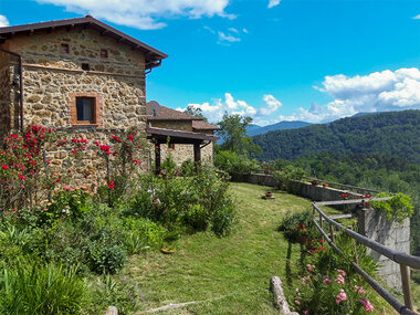 1 insolita notte in agriturismo in Toscana con pranzo e fattoria didattica per 2