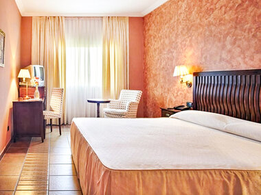 Mágica Cáceres: 2 noches con cena en el Hotel Doña Mafalda de Castilla 4*