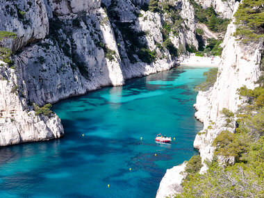 Excursion en bateau de 3h en matinée pour 2 personnes dans les calanques de Cassis avec rosé
