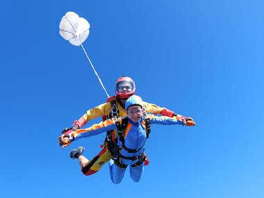 Salto en tándem de 4000 metros con Skydive en Portugal para 2 personas