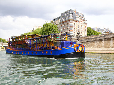 Croisière de 2h sur la Seine avec déjeuner gastronomique, vin et coupe de Champagne