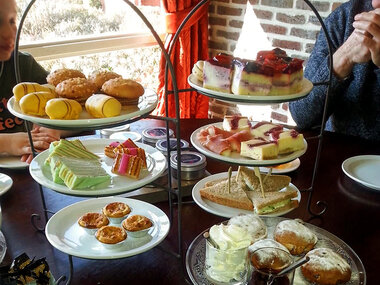 High tea met lekkernijen en bubbels voor 2 in Drenthe