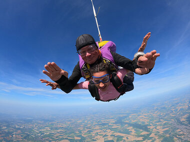 Saut en parachute en tandem avec un moniteur près de Maubeuge