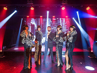 Dîner-spectacle cabaret avec champagne près de Bordeaux
