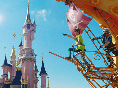 Disneyland® Paris : entrée Peak pour 2 adultes et 2 enfants (1 parc)