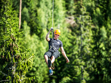 Zipline-äventyr i Småland för 1 - svart bana